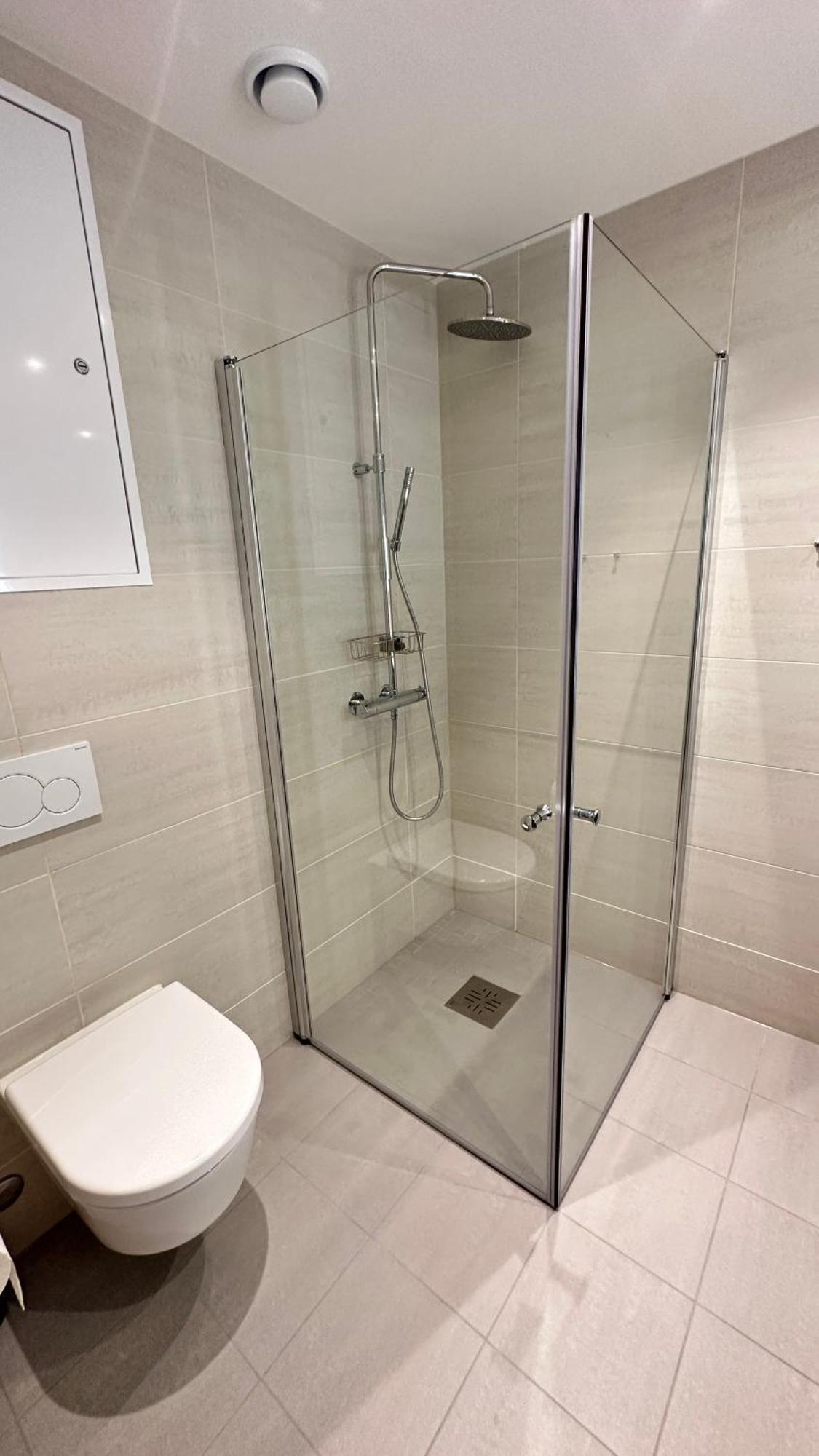 Brand New And Modern In Center Apartamento