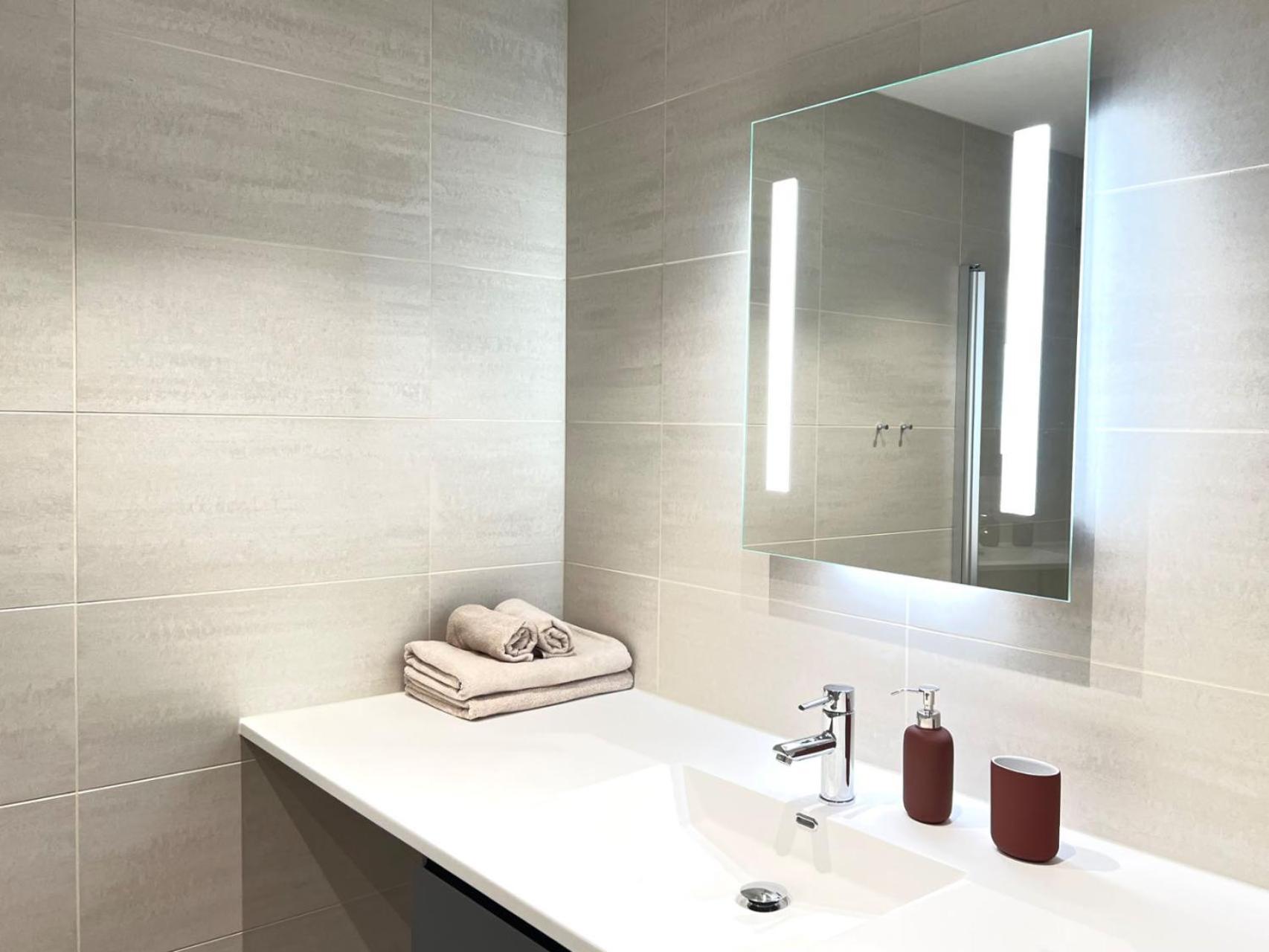Brand New And Modern In Center Apartamento